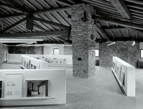 Exhibition: Build on built (Porta S. Agostino nell'ambito di Bergamo Architettura). Photo: Lungomare
