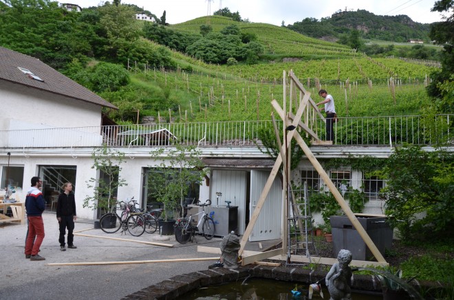 ConstructLab/exyzt: Construction of Teatro del Mare. Photo: Lungomare, 2013