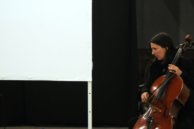 Julia Kent. Photo: Ivo Corrà